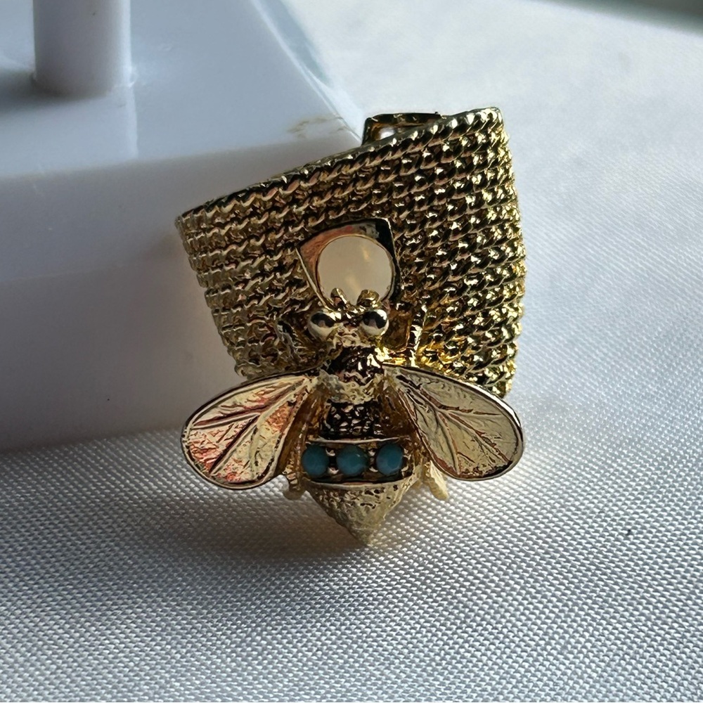Adorable Beehive Brooch with Turquoise Stones